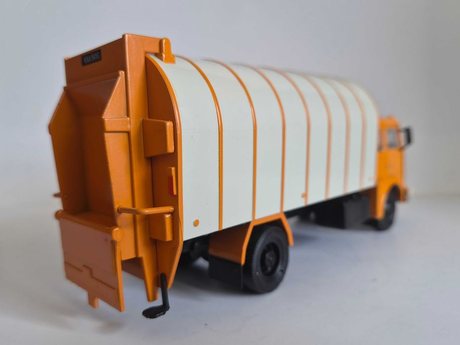 Jelcz 315 Presko (1968) – Model 1:43 – De Agostini – Kultowe auta ciężarówki PRL