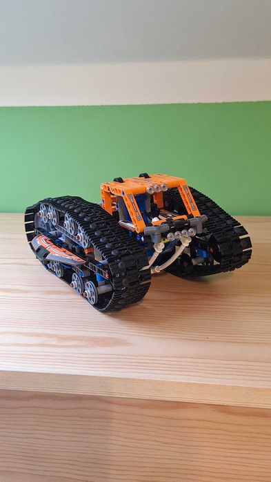 Lego technic 42140 zdalnie sterowany pojazd gąsienicowy