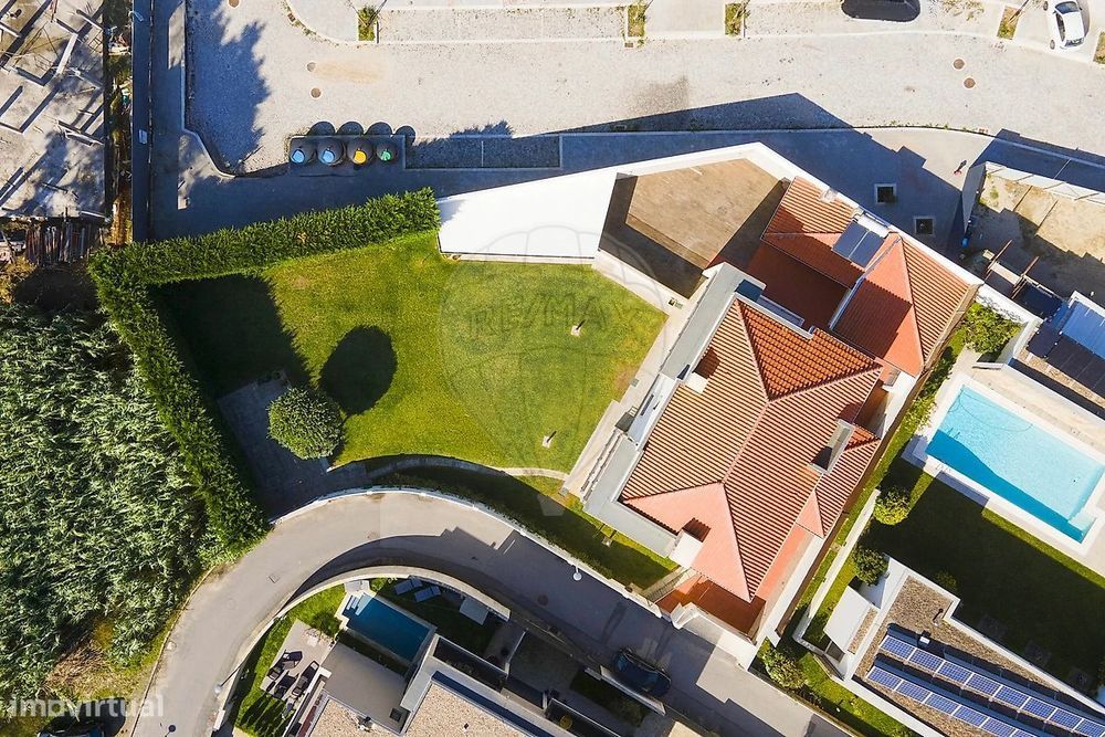 T4 Detached House for Sale