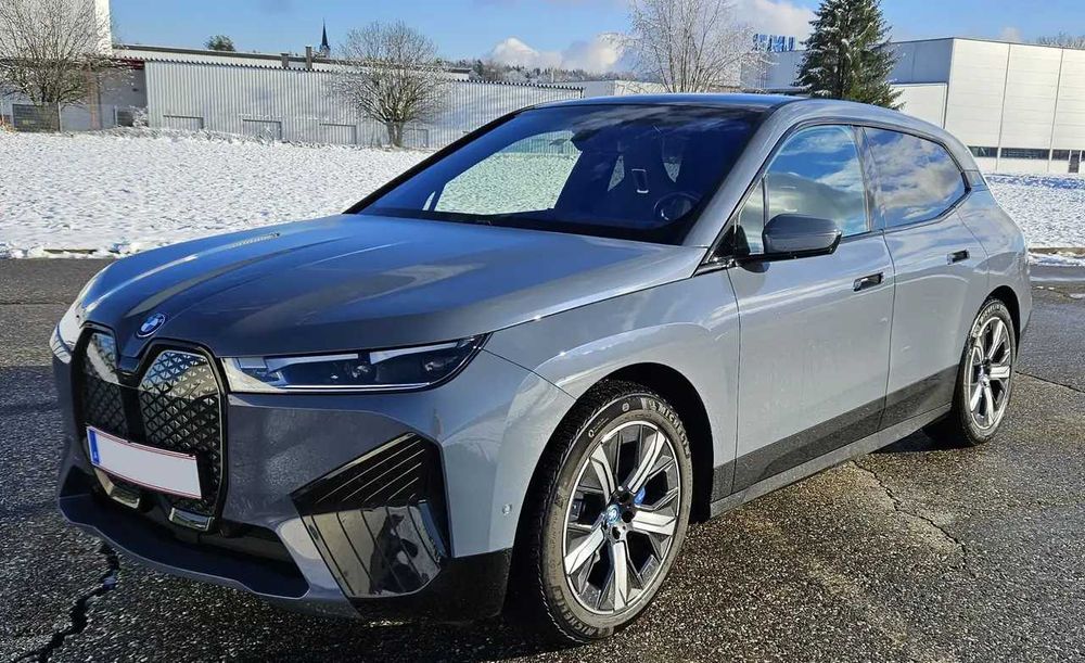 Бампер BMW IX б/у автозапчастини