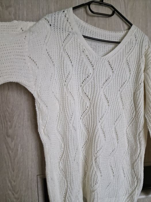 Sweter śmietankowy ażurek w serek uni Nowy
