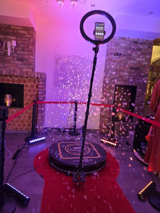 FotoBudka 360° FotoBox do wynajecia na każdą okoliczność z akcesoriami