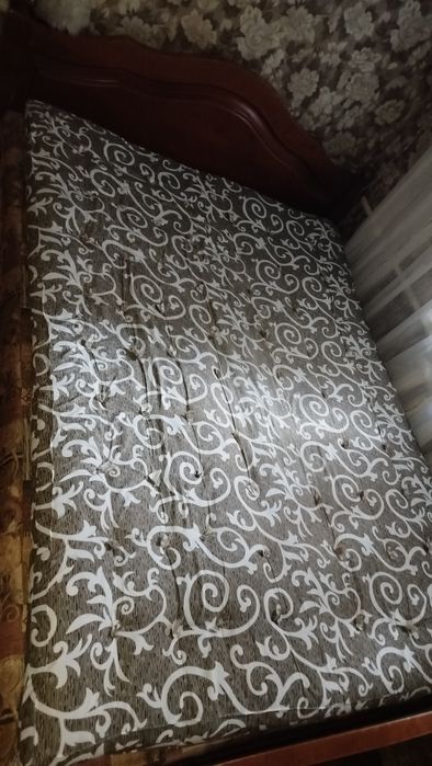 Кровать двуспальная.