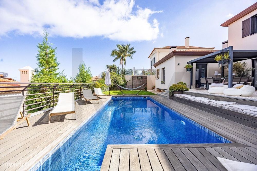 Moradia T5 com Piscina, Jardim e Garagem | São Martinho