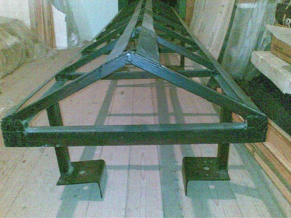 Навес для ворот, калитки или дымохода.