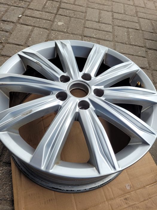 Felga 17 5x112 et52 vw Touran lll
