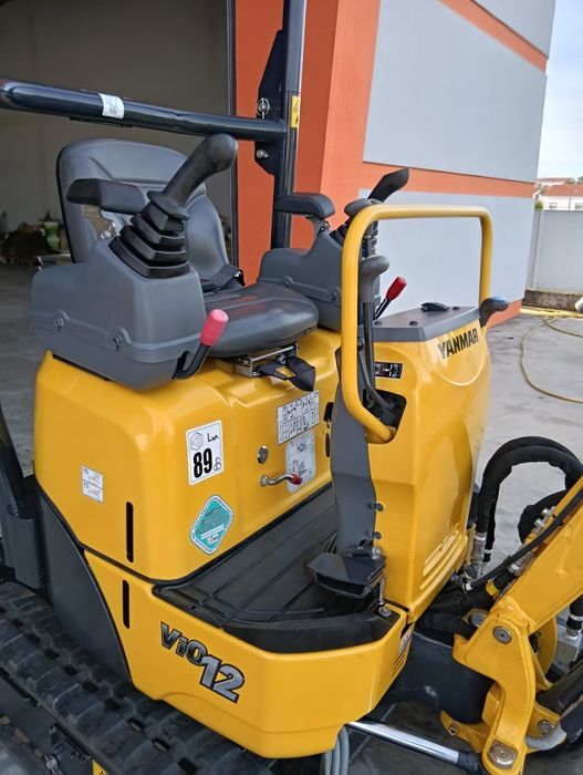 Mini escavadora giratória Yanmar (700 h)