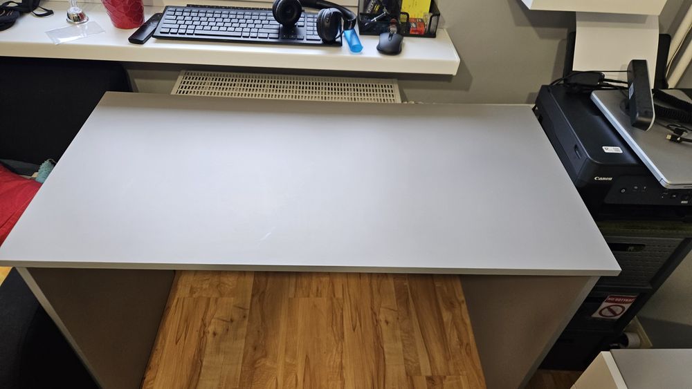 Biurko jak nowe szare