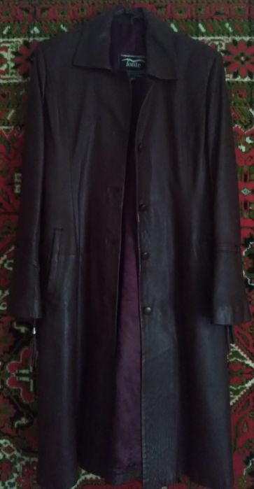 Демісезонне жіноче шкіряне пальто ( розмір - 48)