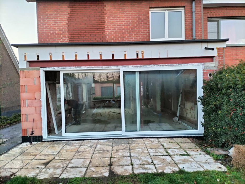 Okna drzwi bramy rolety