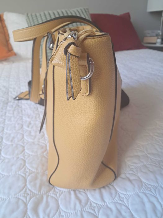 Duża torebka  firmy LCredi w pięknym żółtym kolorze