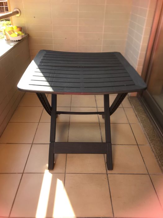 Mesa jardim  com dimensões generosas