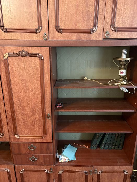 Шафа стінка у гарному стані