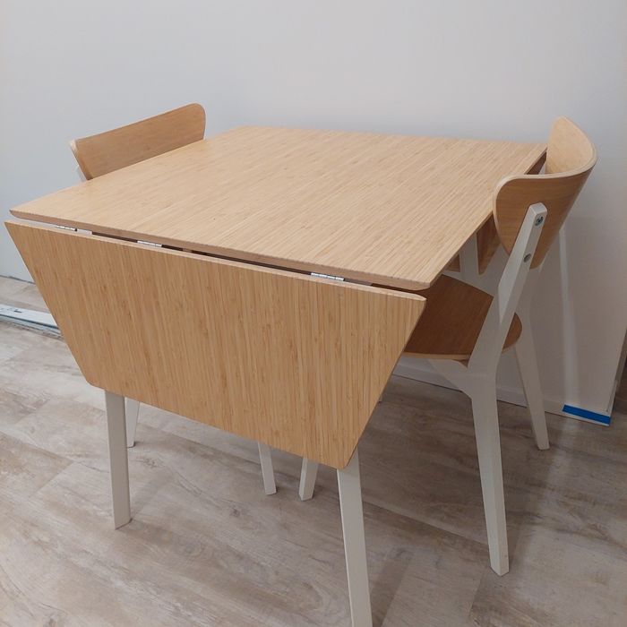 Stół rozkładany z krzesłami