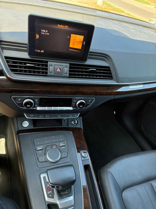 Audi Q5 Titanium Premium 45 Tfsi Quattro S Tronic 2020 Black 2.0L
