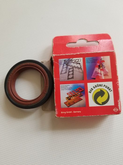 Сальник на коленвал Volvo 240 дизель и другие.