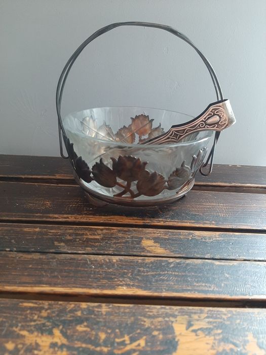 Pięknie zdobiona cukiernica hefra z posrebrzanymi szczypcami