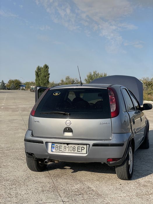 Opel corsa 2004 року