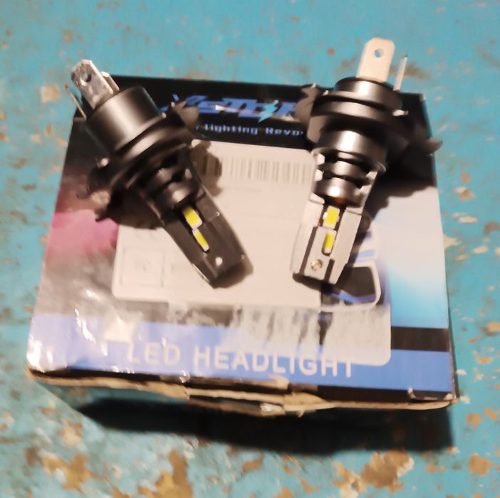 Лед лампочки Н4.