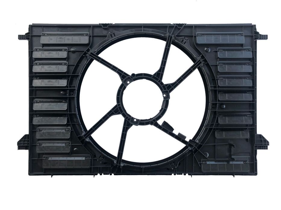 Obudowa wentylatora chłodnicy Audi A4 B9 2015- 8W0121207