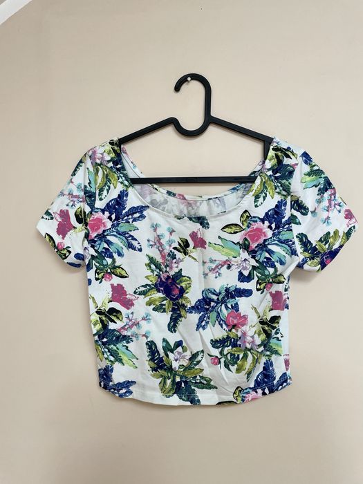 Biały crop top w kwiaty H&M S