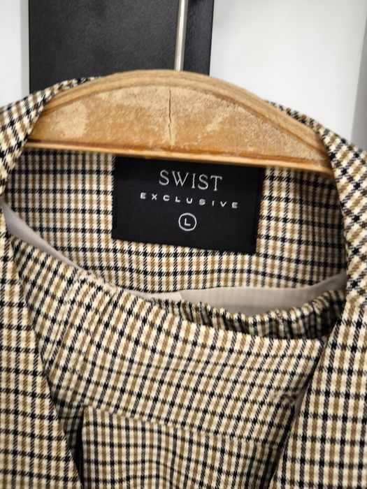 Garnitur w kratę z kamizelką