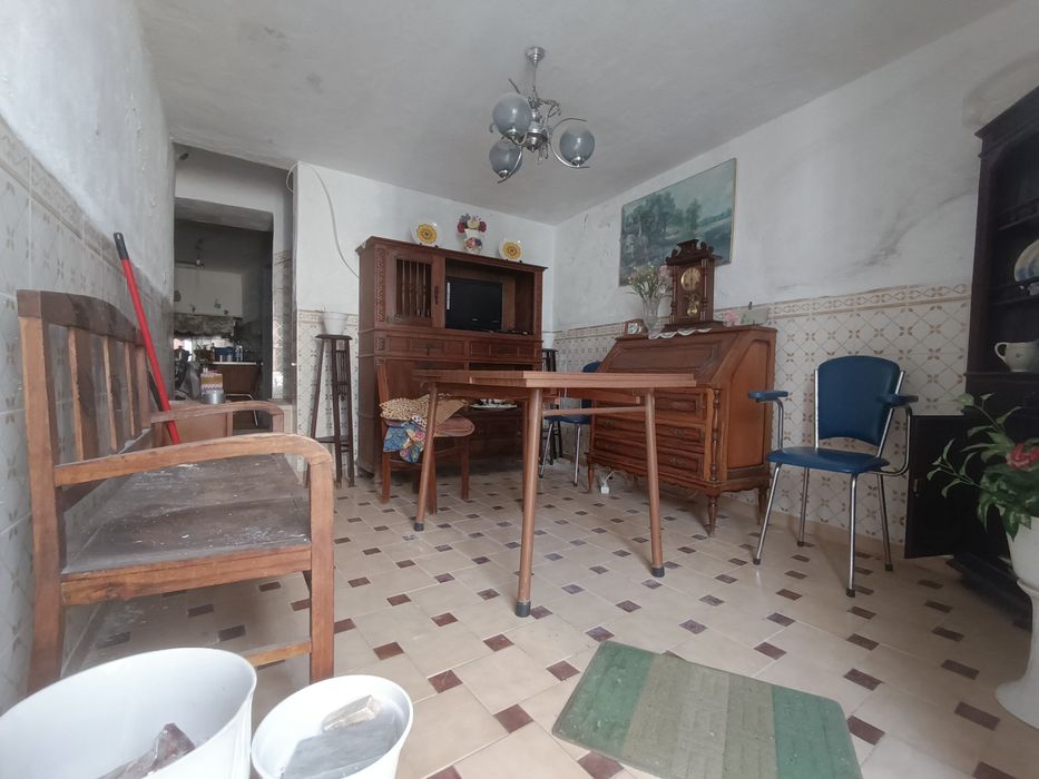 Casa T2+1  para renovar em Borba