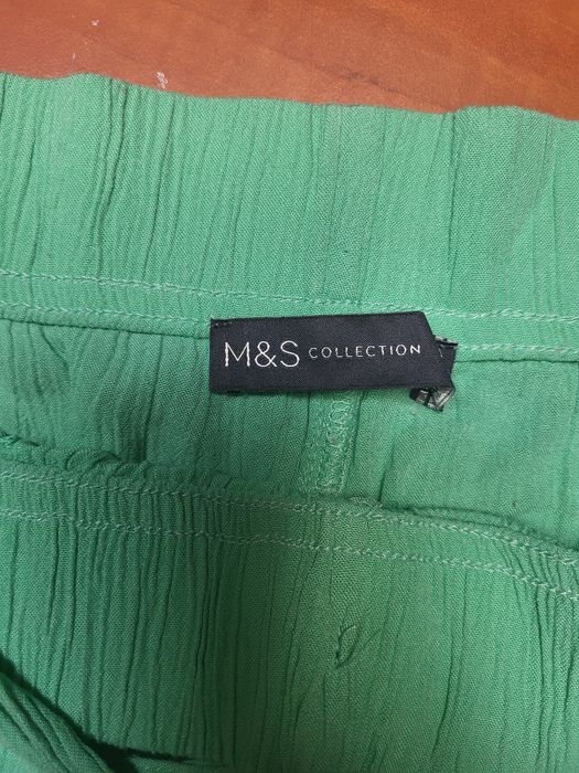 Zielone spodenki M&S w rozmiarze 48