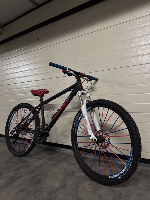 Bicicleta Berg BTT modificada para wheeling