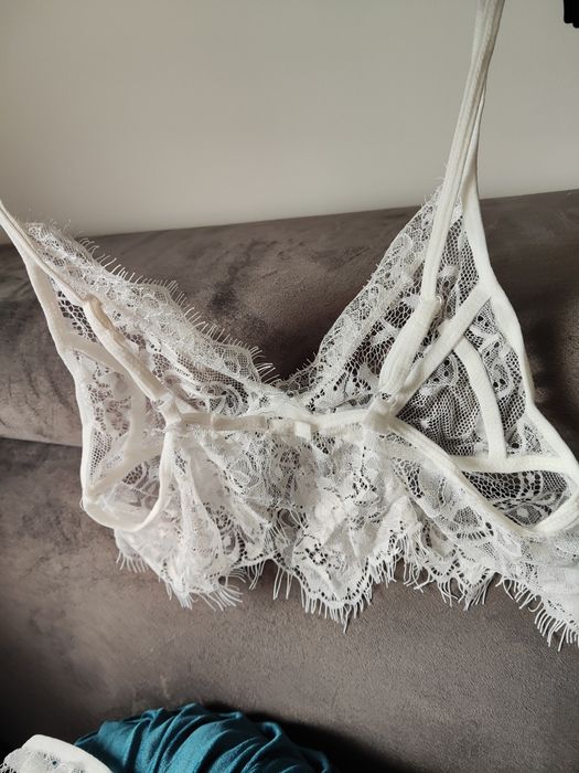 Komplet białej bielizny