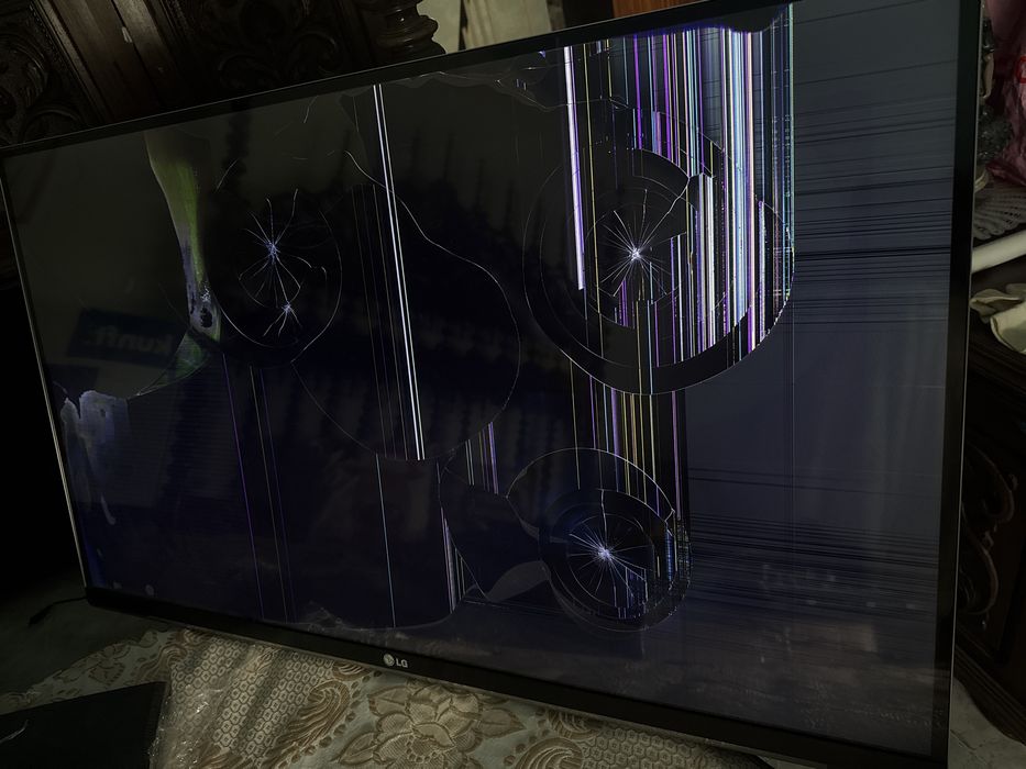 LCD LG  42LM660S com ecran partido  para peças