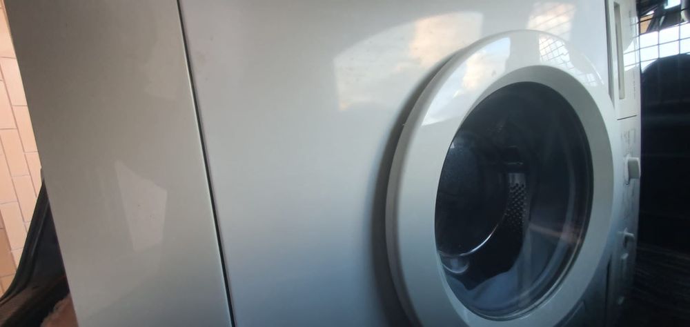 Máquina de lavar roupa Siemens a funcionar