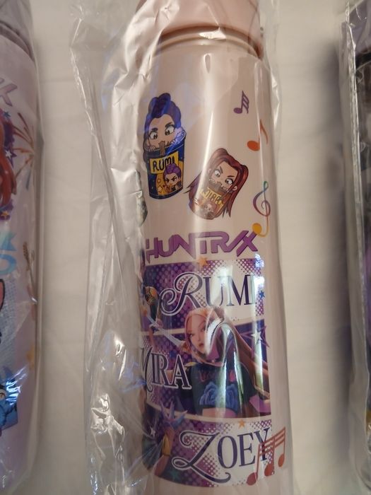 Garrafas de Água K-Pop Demon Hunters / Huntrix (Novas)