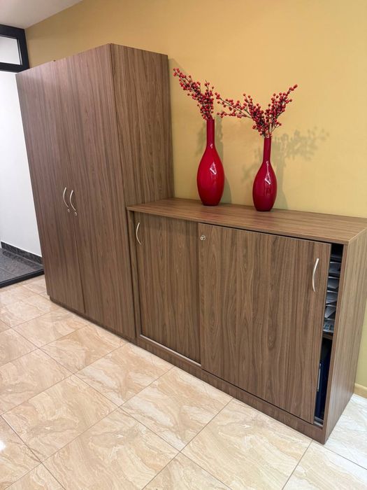 РОЗПРОДАЖ: шафи, тумби та стелажі