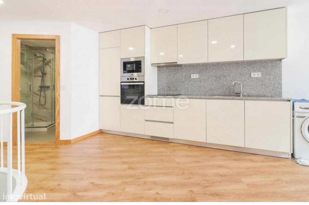 Apartamento T1 Duplex - Arrendamento - Centro De Aveiro