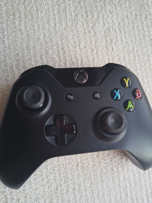 Xbox one z padem i zasilaczem gotowe do grania