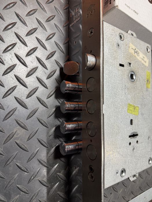 Замок з перекодуванням  Iseo (Італія)