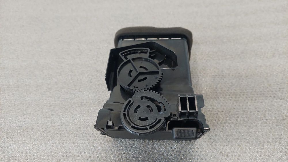 Difusor / saída de ar NISSAN Leaf EV (ZE0)