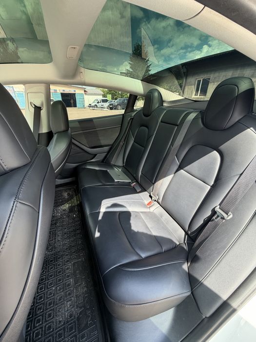 Tasla model 3 2022 рік Рест