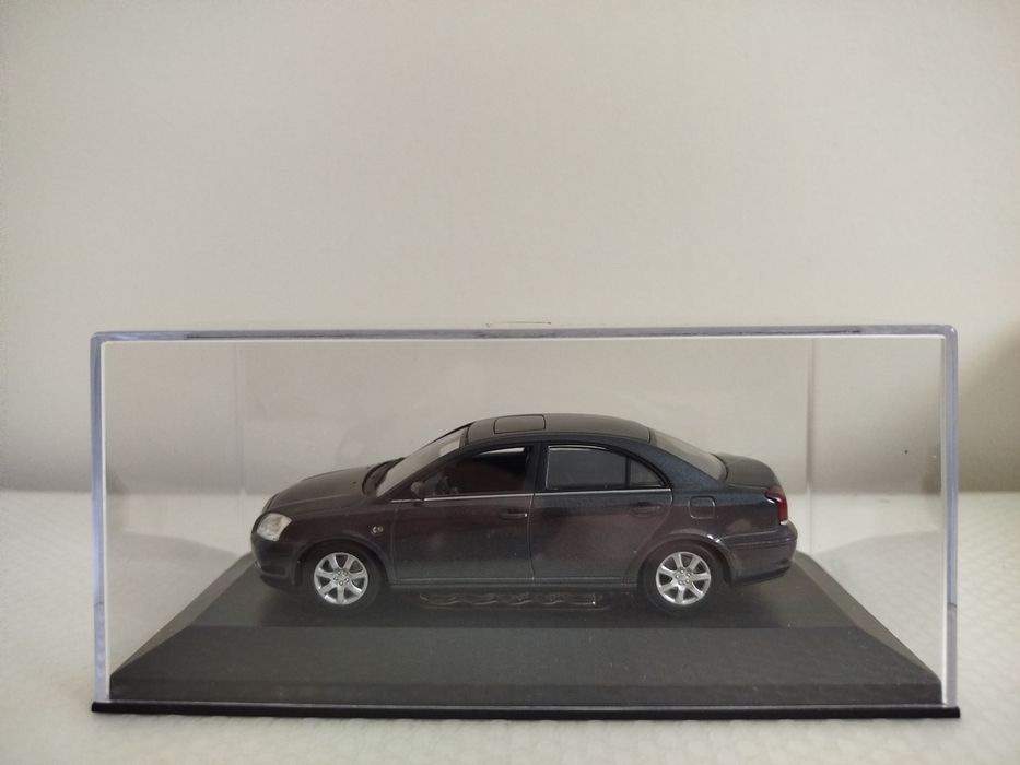 Miniatura Toyota Avensis 1/43 Nova