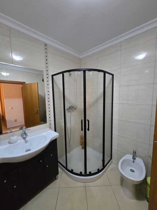 Moradia mobilada e equipada em condomínio fechado com piscina