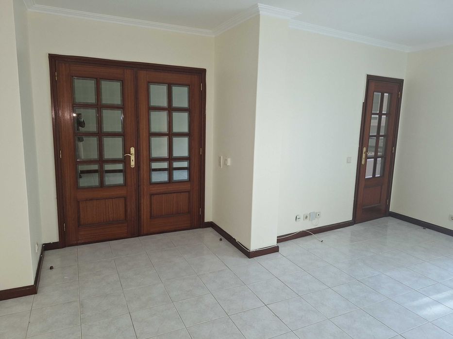 Arrenda-se Apartamento T2 – Centro de Lourosa