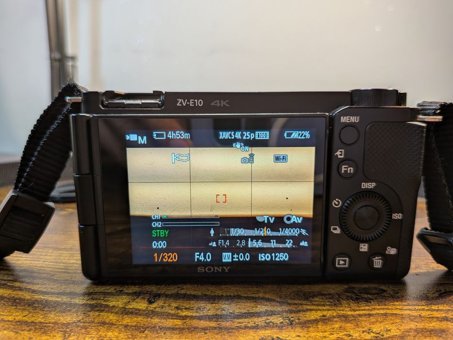 Sony ZV-E10 + 16–50mm + 2 mikrofony + akcesoria – stan jak nowy