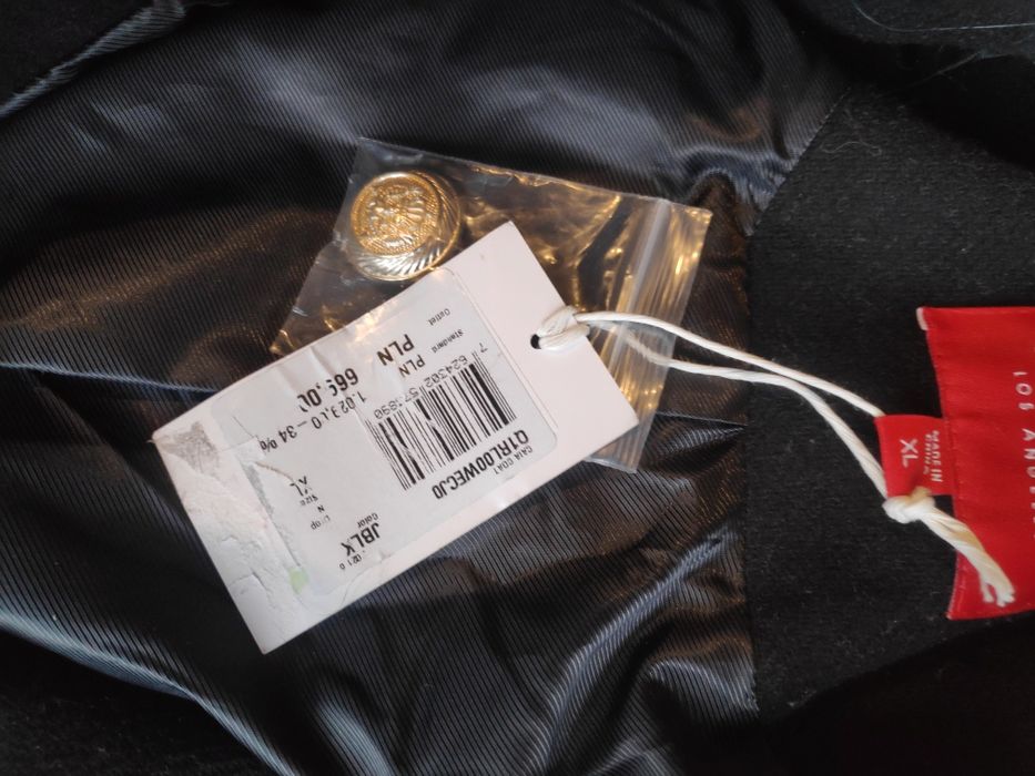 Czarny elegancki płaszcz