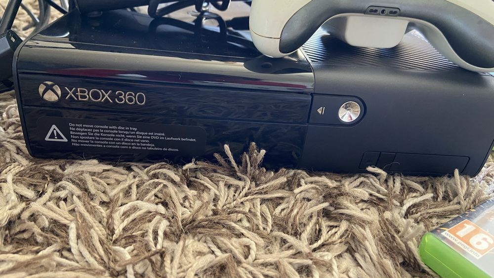 Selling Xbox 360 Console (Complete Set)64171705892866121