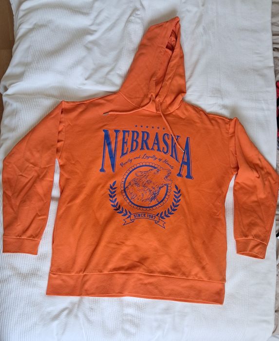 Pomarańczowa bluza z kapturem