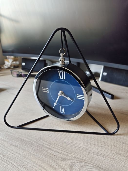 Zegar Stołowy Trianglesso