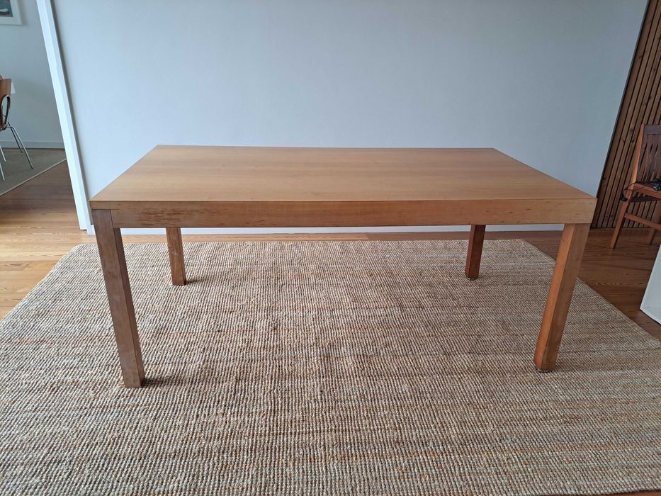 Mesa extensível e 8 cadeiras de cerejeira para sala