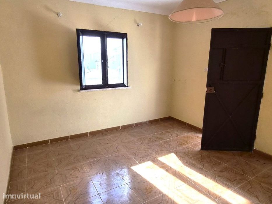Moradia T1+1 com quintal na Vila de Redondo (Évora)