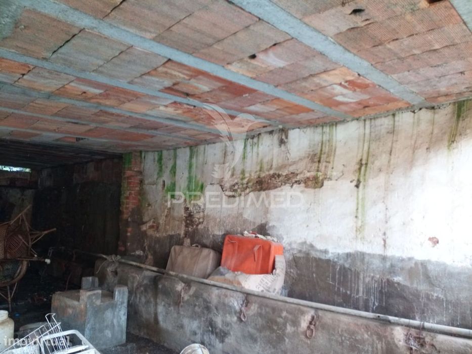 Moradia T6 para reconstrução no coração do Alandroal — com vista ma...